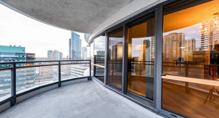 1078 6 Avenue, Calgary, Alberta T2P 5N6, 2 Bedrooms Bedrooms, ,2 BathroomsBathrooms,Residential,For Sale,6,A2278439