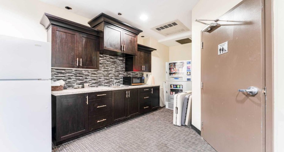 1078 6 Avenue, Calgary, Alberta T2P 5N6, 2 Bedrooms Bedrooms, ,2 BathroomsBathrooms,Residential,For Sale,6,A2278439