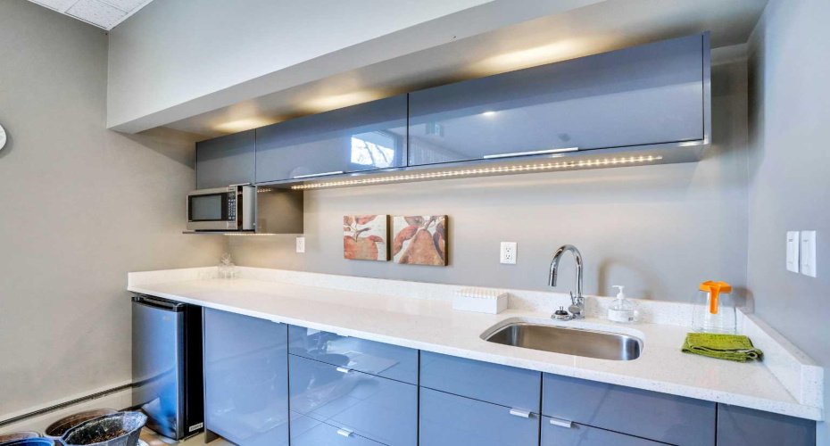 Social room w kitchen