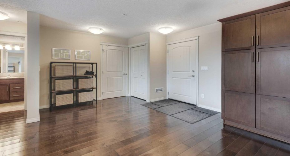 406 Cranberry Park, Calgary, Alberta T3M 1Y9, 2 Bedrooms Bedrooms, ,2 BathroomsBathrooms,Residential,For Sale,Cranberry,A2278452