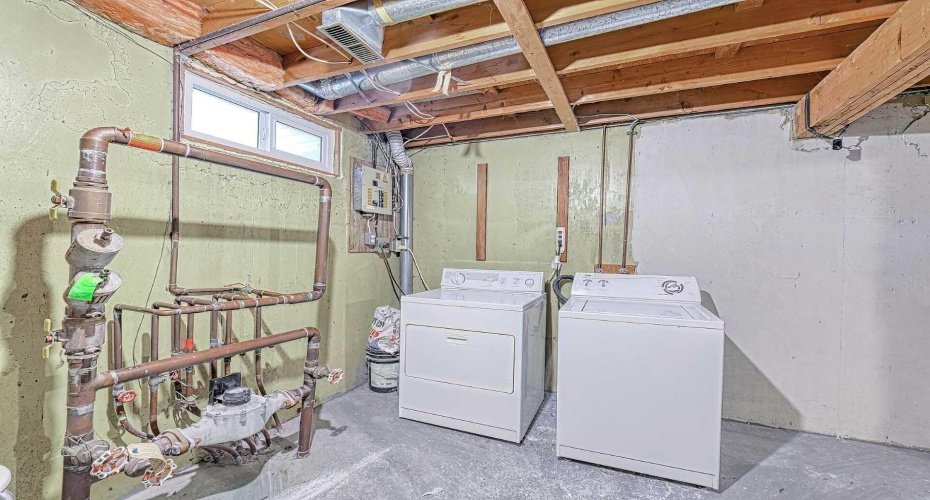 195 Manora Place, Calgary, Alberta T2A 5J8, 3 Bedrooms Bedrooms, ,1 BathroomBathrooms,Residential,For Sale,Manora,A2278402