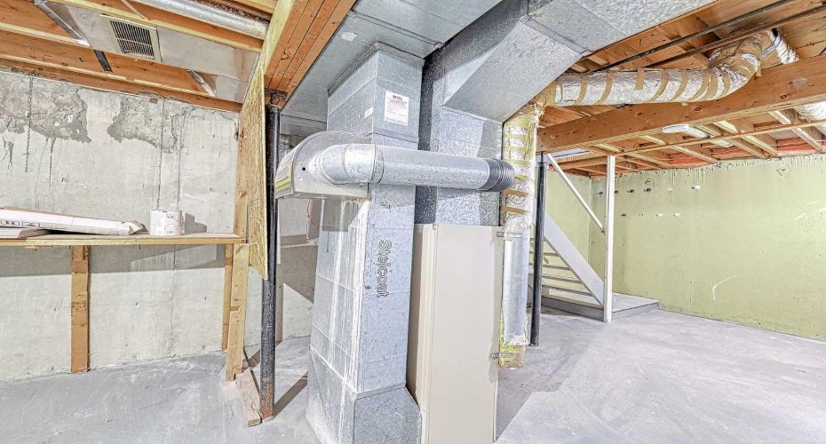 195 Manora Place, Calgary, Alberta T2A 5J8, 3 Bedrooms Bedrooms, ,1 BathroomBathrooms,Residential,For Sale,Manora,A2278402