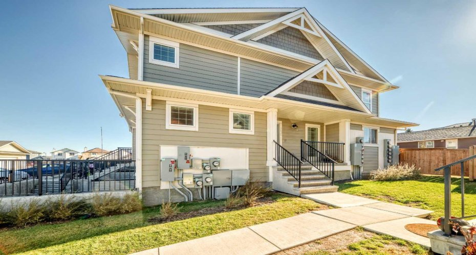 7451 Falconridge Boulevard, Calgary, Alberta T3J 0Z8, 3 Bedrooms Bedrooms, ,3 BathroomsBathrooms,Residential,For Sale,Falconridge,A2265018