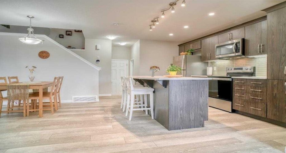 97 Yorkville Boulevard, Calgary, Alberta T2X 4J9, 3 Bedrooms Bedrooms, ,3 BathroomsBathrooms,Residential,For Sale,Yorkville,A2277782