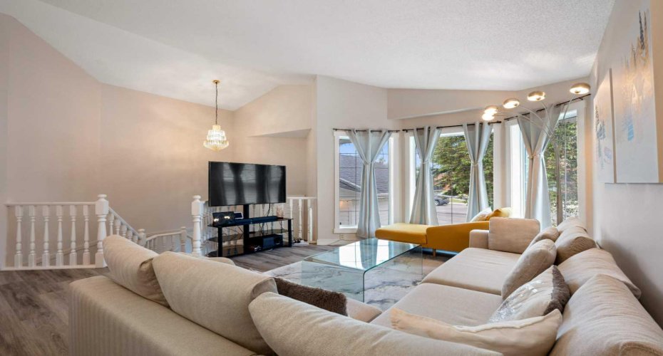 358 Hawkstone Drive, Calgary, Alberta T3G 3T7, 6 Bedrooms Bedrooms, ,3 BathroomsBathrooms,Residential,For Sale,Hawkstone,A2278479