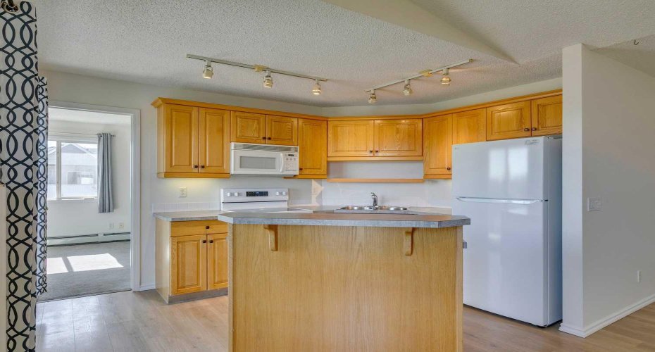 7301 Valleyview Park, Calgary, Alberta T2B 3R6, 2 Bedrooms Bedrooms, ,2 BathroomsBathrooms,Residential,For Sale,Valleyview,A2278543