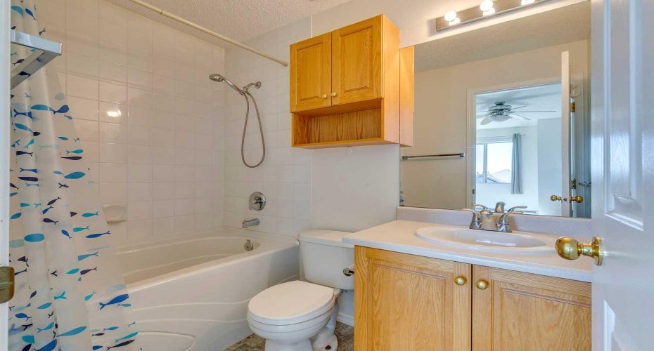 7301 Valleyview Park, Calgary, Alberta T2B 3R6, 2 Bedrooms Bedrooms, ,2 BathroomsBathrooms,Residential,For Sale,Valleyview,A2278543