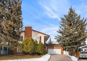 7008 Kenosee Place, Calgary, Alberta T2V 2L5, 4 Bedrooms Bedrooms, ,3 BathroomsBathrooms,Residential,For Sale,Kenosee,A2278651