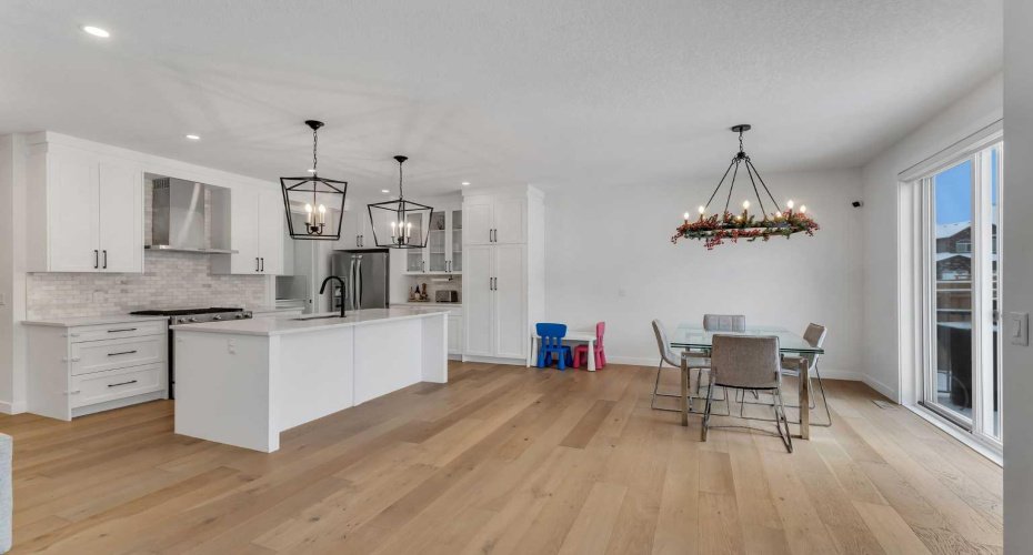 202 Kinniburgh Crescent, Chestermere, Alberta T1X 1Y2, 7 Bedrooms Bedrooms, ,5 BathroomsBathrooms,Residential,For Sale,Kinniburgh,A2278696