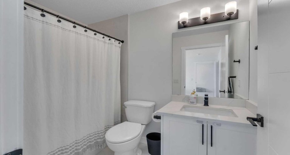 202 Kinniburgh Crescent, Chestermere, Alberta T1X 1Y2, 7 Bedrooms Bedrooms, ,5 BathroomsBathrooms,Residential,For Sale,Kinniburgh,A2278696