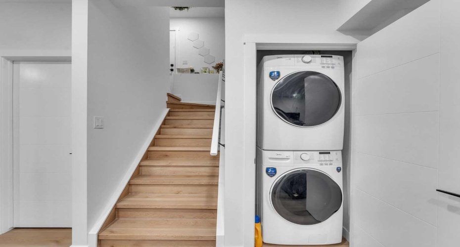 202 Kinniburgh Crescent, Chestermere, Alberta T1X 1Y2, 7 Bedrooms Bedrooms, ,5 BathroomsBathrooms,Residential,For Sale,Kinniburgh,A2278696