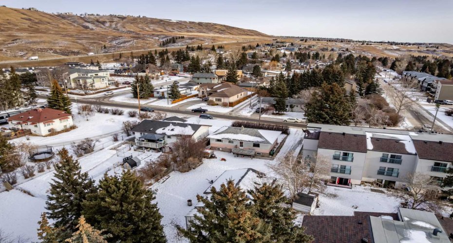 217 Ross Avenue, Cochrane, Alberta T4C1C9, 3 Bedrooms Bedrooms, ,1 BathroomBathrooms,Residential,For Sale,Ross,A2278722