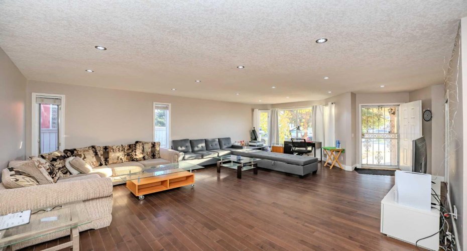 4 Del Ray Crescent, Calgary, Alberta T1Y 6V8, 6 Bedrooms Bedrooms, ,4 BathroomsBathrooms,Residential,For Sale,Del Ray,A2278775