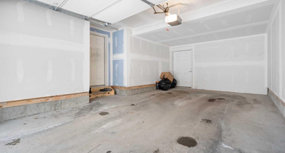 32 Red Embers Parade, Calgary, Alberta T3N 1P7, 2 Bedrooms Bedrooms, ,3 BathroomsBathrooms,Residential,For Sale,Red Embers,A2278830