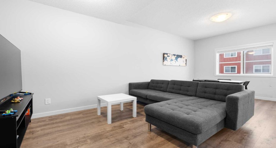 32 Red Embers Parade, Calgary, Alberta T3N 1P7, 2 Bedrooms Bedrooms, ,3 BathroomsBathrooms,Residential,For Sale,Red Embers,A2278830