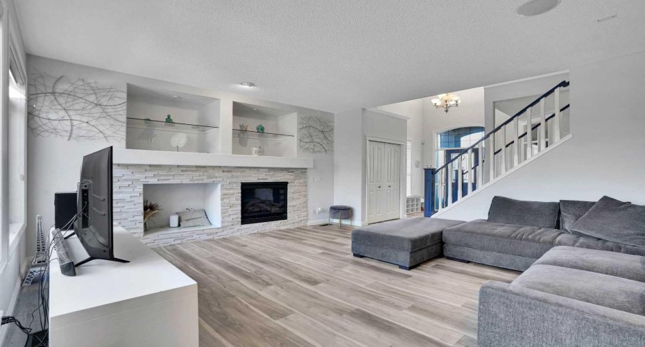 74 Cranleigh Green, Calgary, Alberta T3M 1J2, 4 Bedrooms Bedrooms, ,4 BathroomsBathrooms,Residential,For Sale,Cranleigh,A2278831