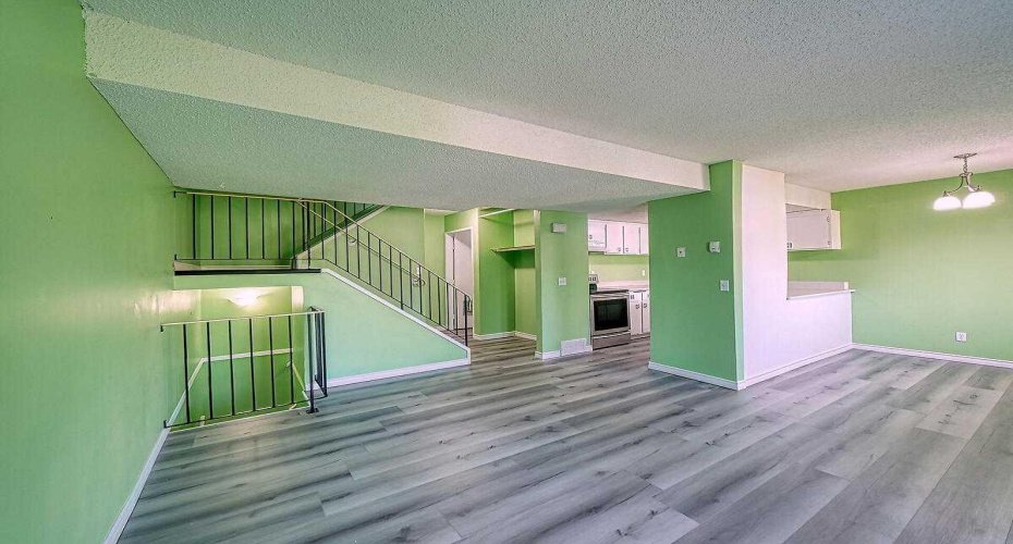 2200 Woodview Drive, Calgary, Alberta T2W 3N6, 2 Bedrooms Bedrooms, ,1 BathroomBathrooms,Residential,For Sale,Woodview,A2278836