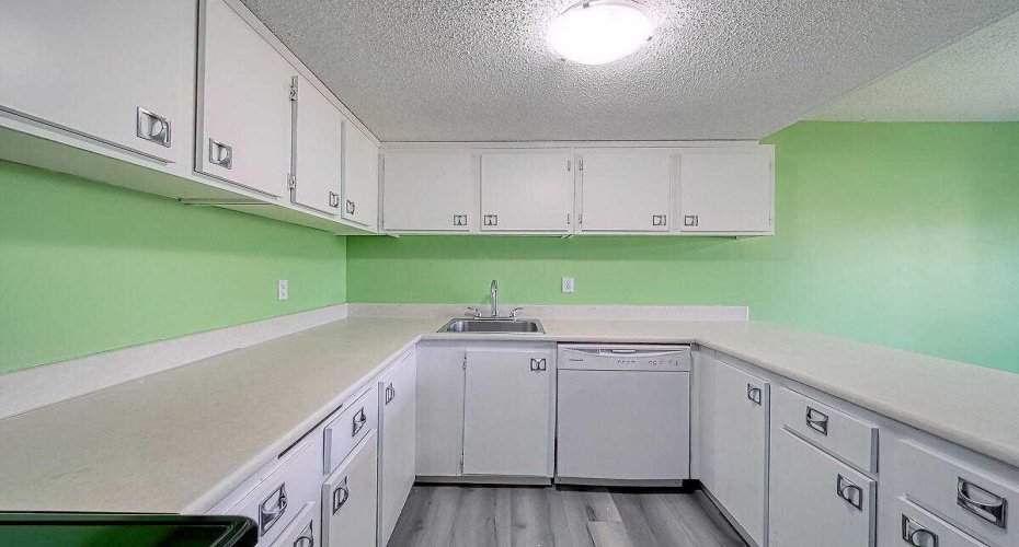 2200 Woodview Drive, Calgary, Alberta T2W 3N6, 2 Bedrooms Bedrooms, ,1 BathroomBathrooms,Residential,For Sale,Woodview,A2278836