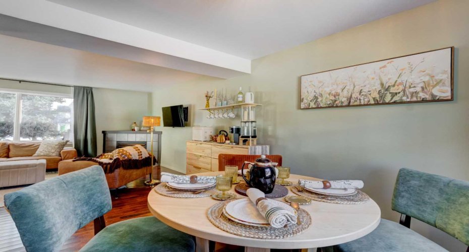 4525 31 Street, Calgary, Alberta T3E 2P8, 2 Bedrooms Bedrooms, ,1 BathroomBathrooms,Residential,For Sale,31,A2278928