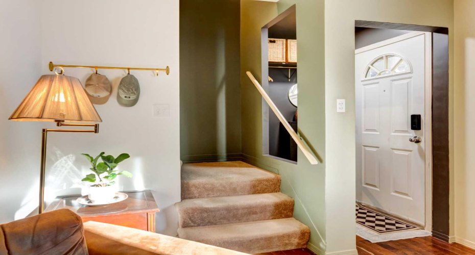 4525 31 Street, Calgary, Alberta T3E 2P8, 2 Bedrooms Bedrooms, ,1 BathroomBathrooms,Residential,For Sale,31,A2278928