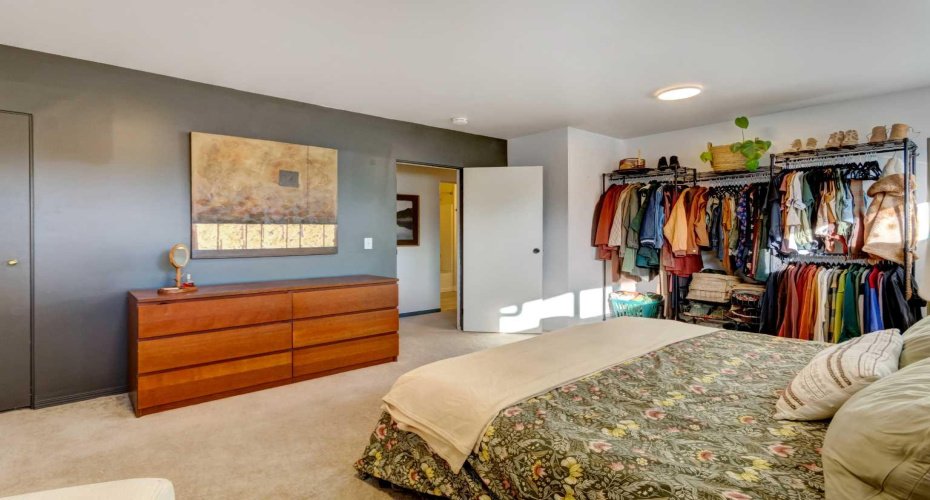 4525 31 Street, Calgary, Alberta T3E 2P8, 2 Bedrooms Bedrooms, ,1 BathroomBathrooms,Residential,For Sale,31,A2278928