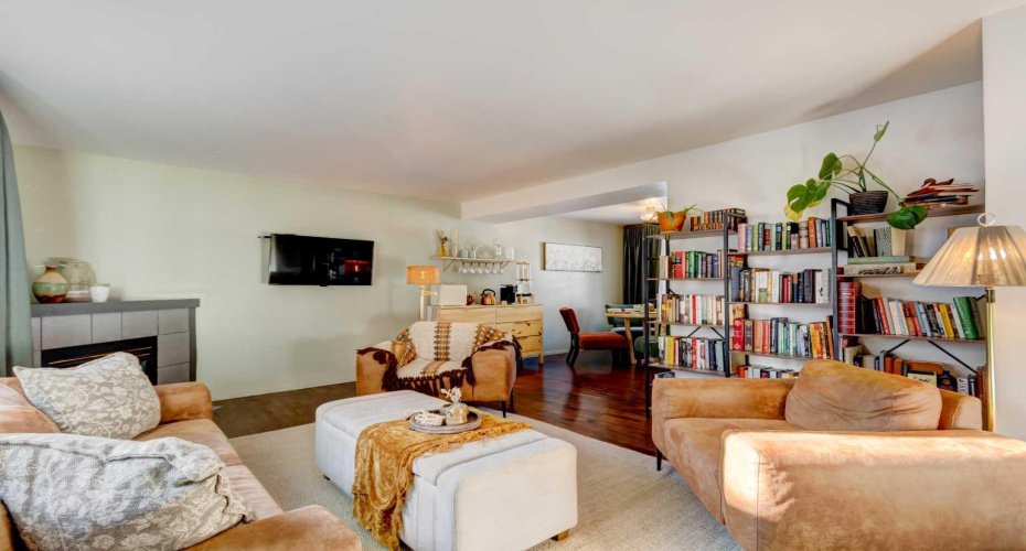 4525 31 Street, Calgary, Alberta T3E 2P8, 2 Bedrooms Bedrooms, ,1 BathroomBathrooms,Residential,For Sale,31,A2278928