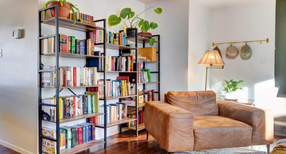 4525 31 Street, Calgary, Alberta T3E 2P8, 2 Bedrooms Bedrooms, ,1 BathroomBathrooms,Residential,For Sale,31,A2278928