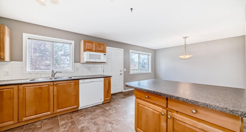 252 Stonemere Place, Chestermere, Alberta T1X 1N0, 3 Bedrooms Bedrooms, ,4 BathroomsBathrooms,Residential,For Sale,Stonemere,A2278974