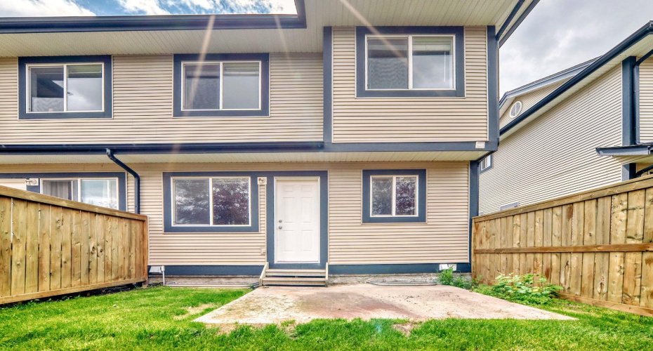 252 Stonemere Place, Chestermere, Alberta T1X 1N0, 3 Bedrooms Bedrooms, ,4 BathroomsBathrooms,Residential,For Sale,Stonemere,A2278974