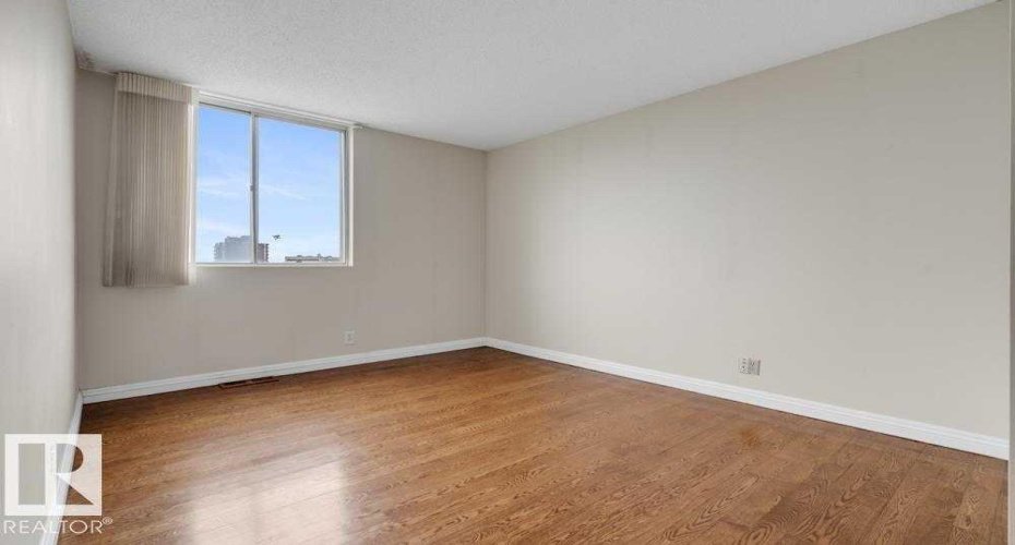 11307 99 Avenue, Edmonton, Alberta T5K 0H2, 2 Bedrooms Bedrooms, ,1 BathroomBathrooms,Residential,For Sale,99,A2278975