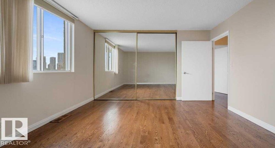 11307 99 Avenue, Edmonton, Alberta T5K 0H2, 2 Bedrooms Bedrooms, ,1 BathroomBathrooms,Residential,For Sale,99,A2278975