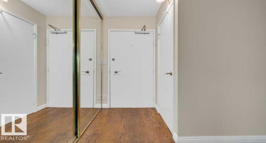 11307 99 Avenue, Edmonton, Alberta T5K 0H2, 2 Bedrooms Bedrooms, ,1 BathroomBathrooms,Residential,For Sale,99,A2278975