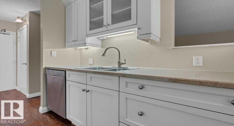 11307 99 Avenue, Edmonton, Alberta T5K 0H2, 2 Bedrooms Bedrooms, ,1 BathroomBathrooms,Residential,For Sale,99,A2278975