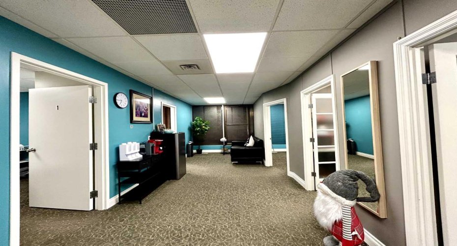 5403 Crowchild Trail, Calgary, Alberta T3B 4Z1, ,Commercial,For Lease,Crowchild,A2278988