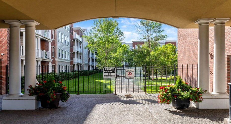 5605 Henwood Street, Calgary, Alberta T3E 7R2, 1 Bedroom Bedrooms, ,1 BathroomBathrooms,Residential,For Sale,Henwood,A2278112