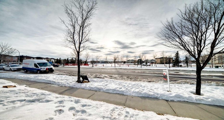 5 Saddlestone Way, Calgary, Alberta T3J 0S2, 2 Bedrooms Bedrooms, ,1 BathroomBathrooms,Residential,For Sale,Way,A2278472