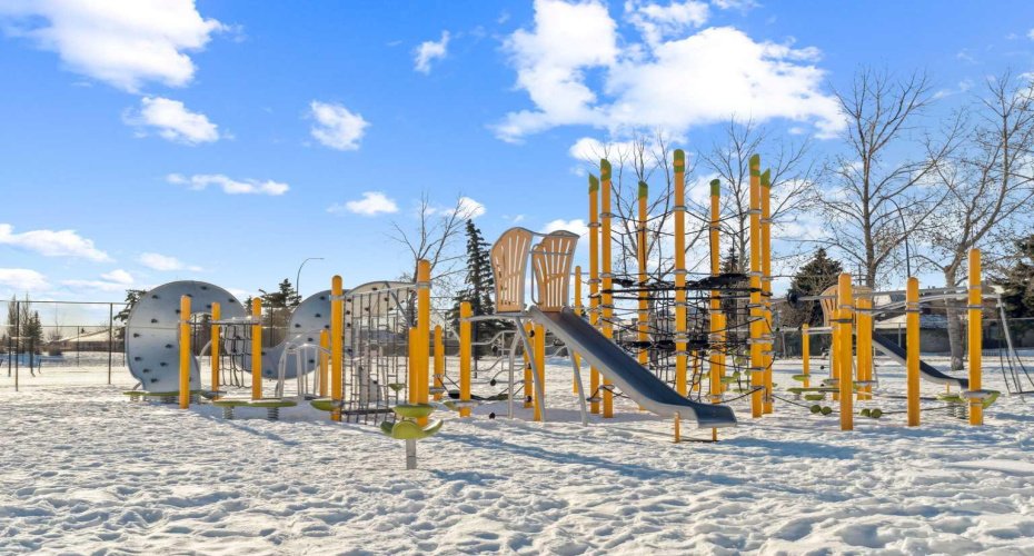 370 Harvest Hills Common, Calgary, Alberta T3K 2M8, 2 Bedrooms Bedrooms, ,1 BathroomBathrooms,Residential,For Sale,Harvest Hills,A2278506