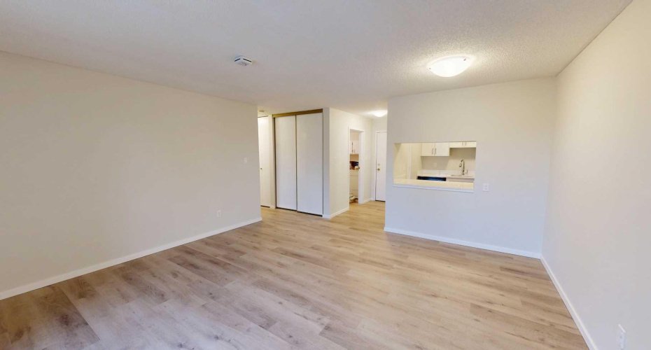 405 Columbia Boulevard, Lethbridge, Alberta T1K 4R6, 2 Bedrooms Bedrooms, ,1 BathroomBathrooms,Residential,For Sale,Columbia,A2278622