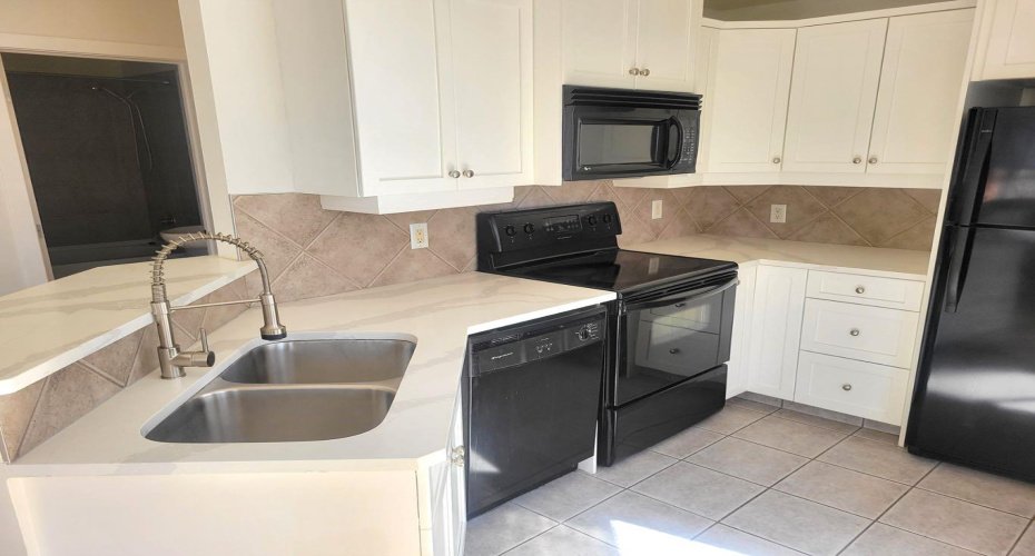 323 18 Avenue, Calgary, Alberta T2S0C4, 1 Bedroom Bedrooms, ,1 BathroomBathrooms,Residential,For Sale,18,A2278126