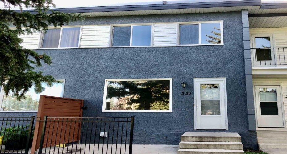 2211 19 Street, Calgary, Alberta T2E 4Y5, 3 Bedrooms Bedrooms, ,1 BathroomBathrooms,Residential,For Sale,19,A2279118