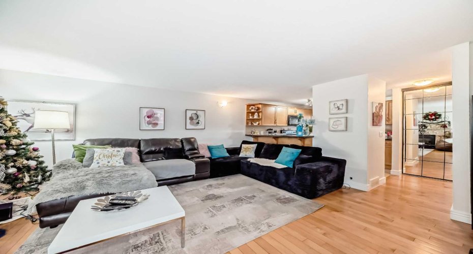 66 Glamis Green, Calgary, Alberta T3E6V1, 2 Bedrooms Bedrooms, ,2 BathroomsBathrooms,Residential,For Sale,Glamis,A2277972