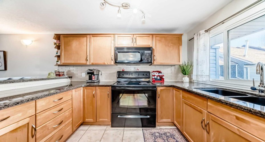 66 Glamis Green, Calgary, Alberta T3E6V1, 2 Bedrooms Bedrooms, ,2 BathroomsBathrooms,Residential,For Sale,Glamis,A2277972