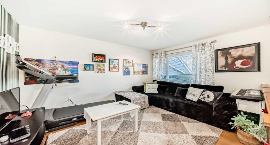 66 Glamis Green, Calgary, Alberta T3E6V1, 2 Bedrooms Bedrooms, ,2 BathroomsBathrooms,Residential,For Sale,Glamis,A2277972
