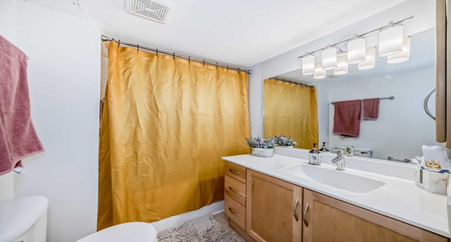 66 Glamis Green, Calgary, Alberta T3E6V1, 2 Bedrooms Bedrooms, ,2 BathroomsBathrooms,Residential,For Sale,Glamis,A2277972
