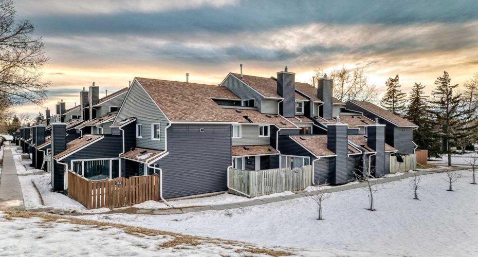 66 Glamis Green, Calgary, Alberta T3E6V1, 2 Bedrooms Bedrooms, ,2 BathroomsBathrooms,Residential,For Sale,Glamis,A2277972