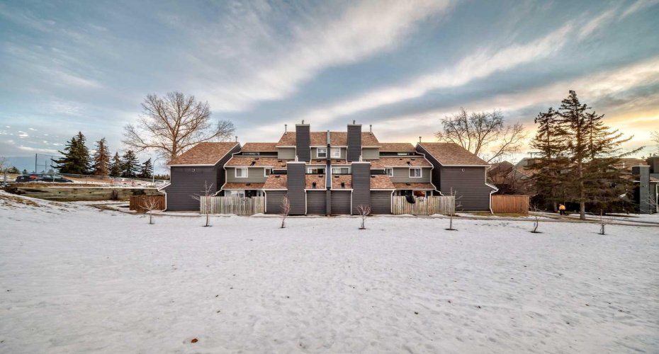 66 Glamis Green, Calgary, Alberta T3E6V1, 2 Bedrooms Bedrooms, ,2 BathroomsBathrooms,Residential,For Sale,Glamis,A2277972