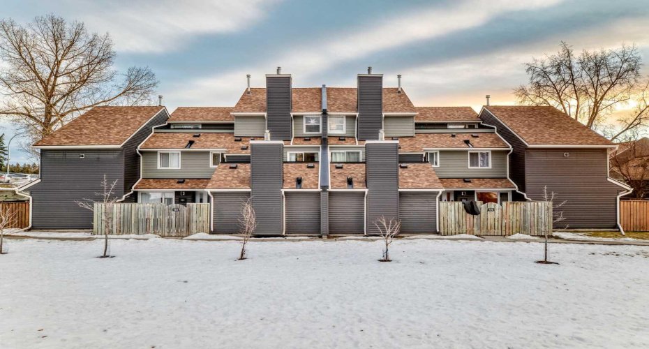 66 Glamis Green, Calgary, Alberta T3E6V1, 2 Bedrooms Bedrooms, ,2 BathroomsBathrooms,Residential,For Sale,Glamis,A2277972