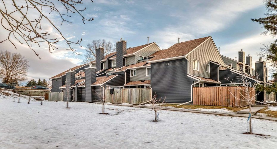 66 Glamis Green, Calgary, Alberta T3E6V1, 2 Bedrooms Bedrooms, ,2 BathroomsBathrooms,Residential,For Sale,Glamis,A2277972