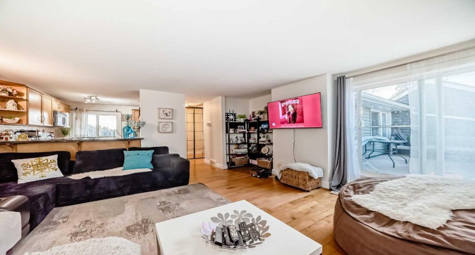 66 Glamis Green, Calgary, Alberta T3E6V1, 2 Bedrooms Bedrooms, ,2 BathroomsBathrooms,Residential,For Sale,Glamis,A2277972