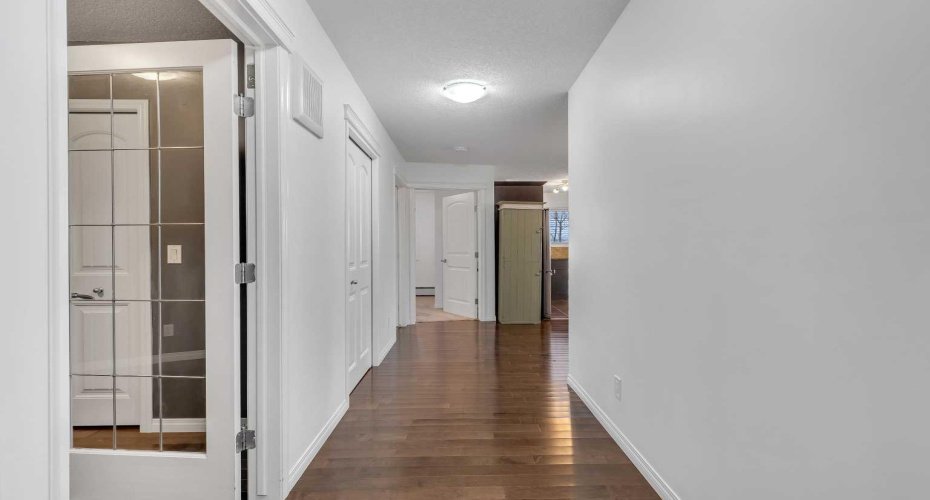 Front Hall/Foyer